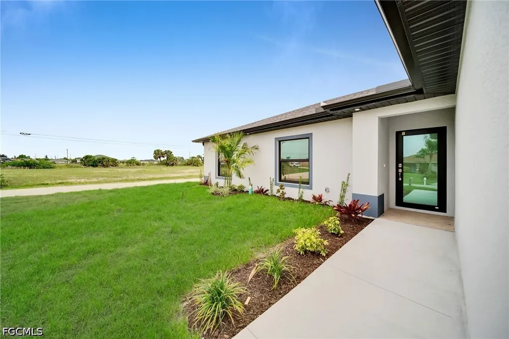 3721 NE 11th Place Cape Coral FL 33909