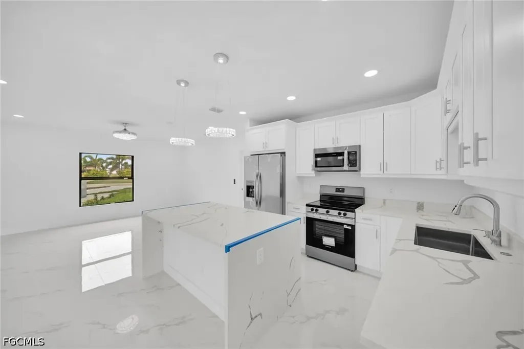 3721 NE 11th Place Cape Coral FL 33909