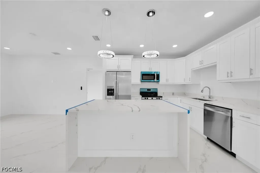 3721 NE 11th Place Cape Coral FL 33909
