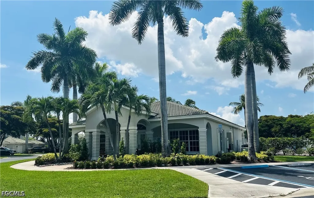 10091 Pacific Pines Avenue Fort Myers FL 33966