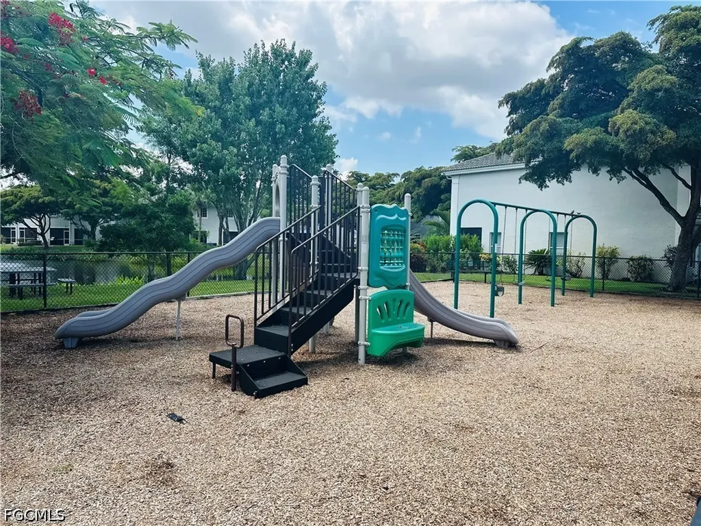 10091 Pacific Pines Avenue Fort Myers FL 33966