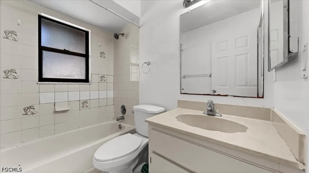 1717 SE 11th Terrace Cape Coral FL 33990