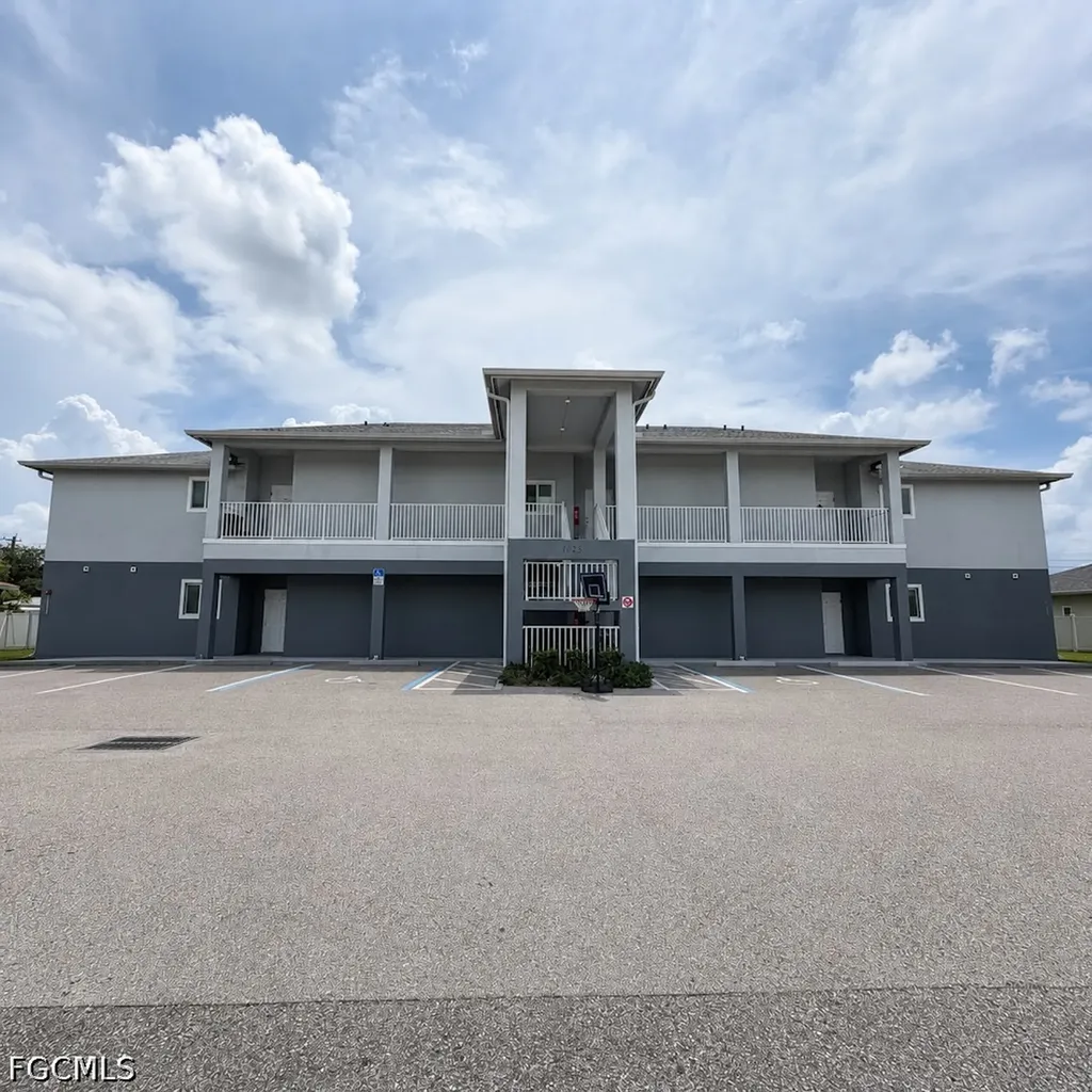 1625 SW 1st Avenue Cape Coral FL 33991