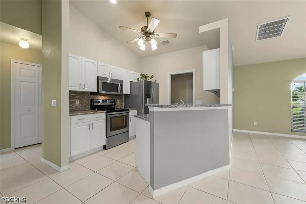 3920 SE 2nd Place Cape Coral FL 33904