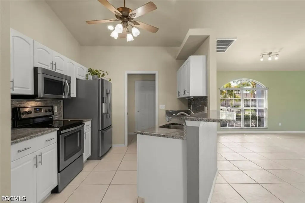 3920 SE 2nd Place Cape Coral FL 33904