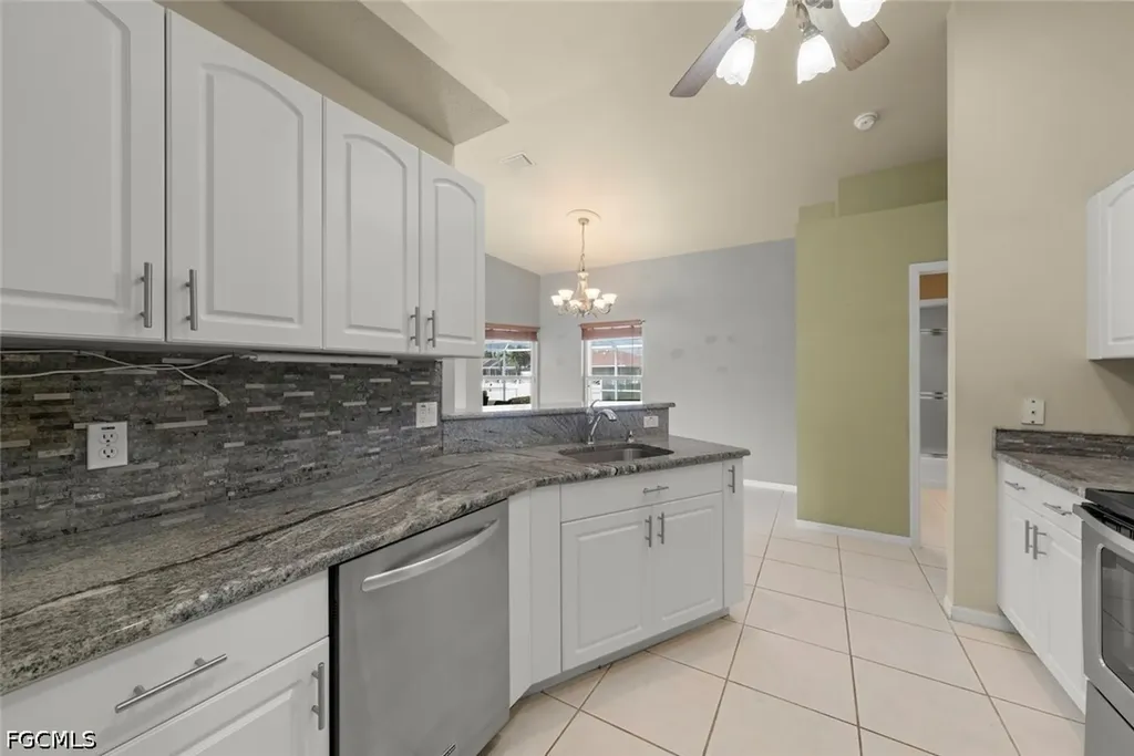 3920 SE 2nd Place Cape Coral FL 33904