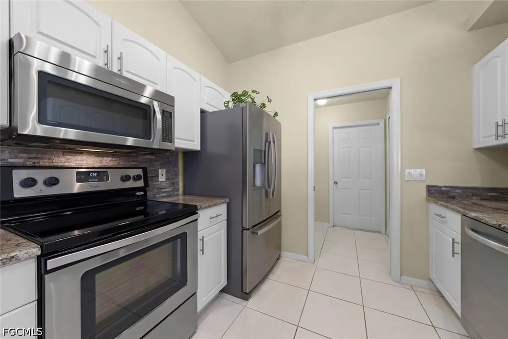 3920 SE 2nd Place Cape Coral FL 33904