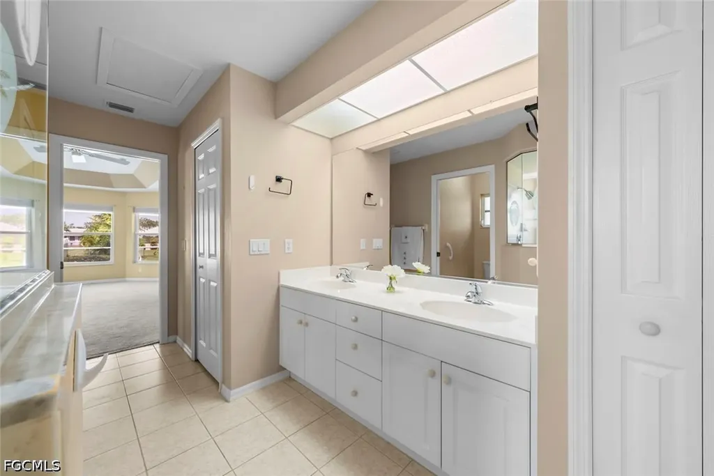 3920 SE 2nd Place Cape Coral FL 33904