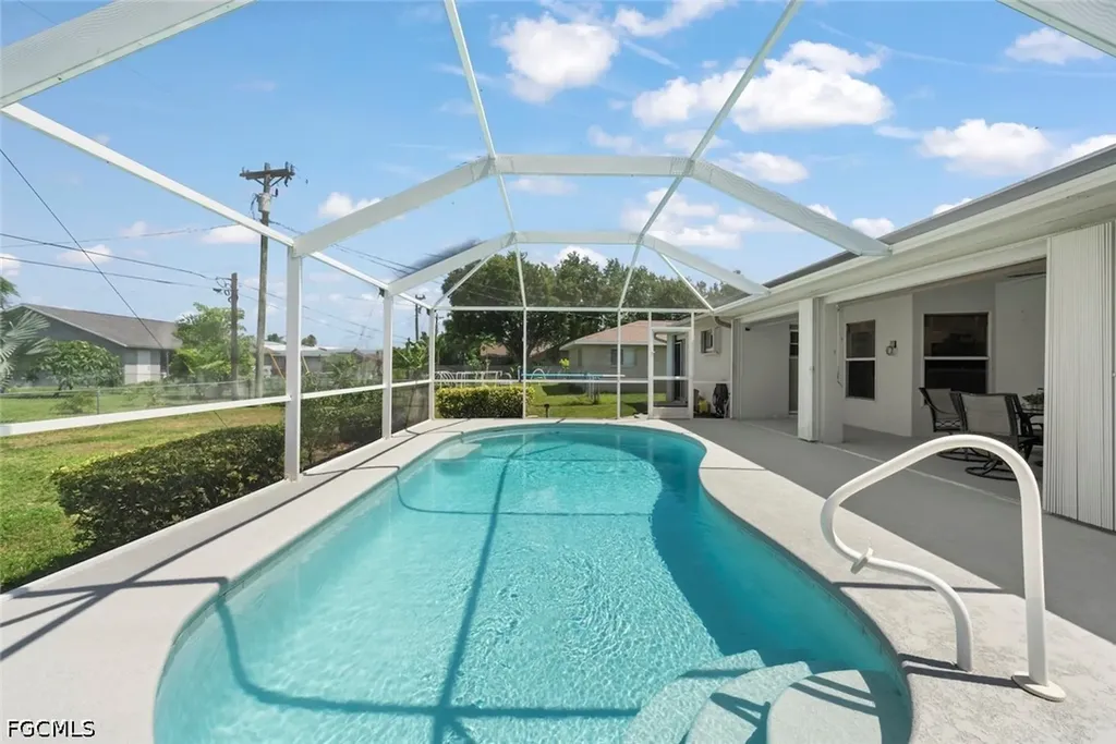 3920 SE 2nd Place Cape Coral FL 33904