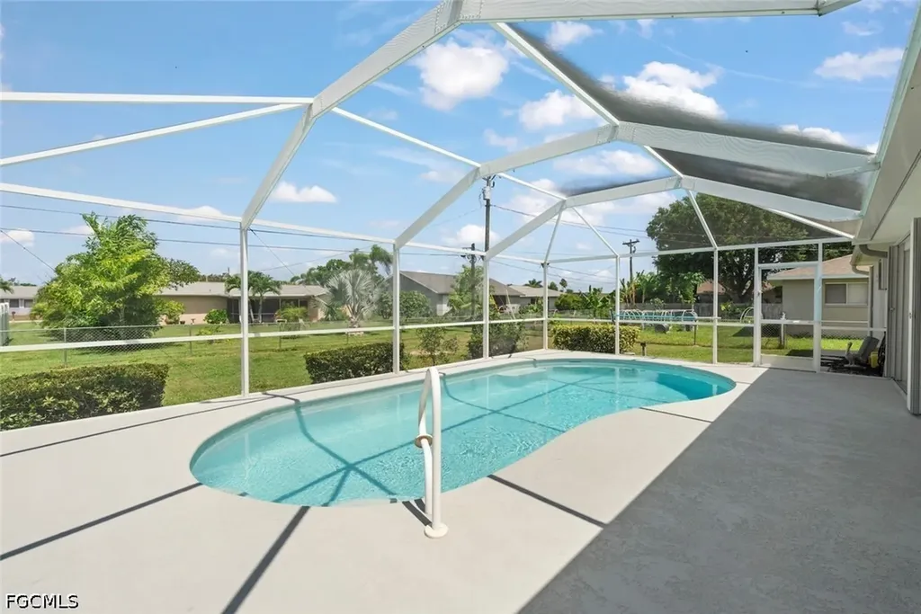 3920 SE 2nd Place Cape Coral FL 33904