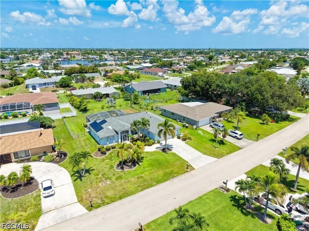 3920 SE 2nd Place Cape Coral FL 33904