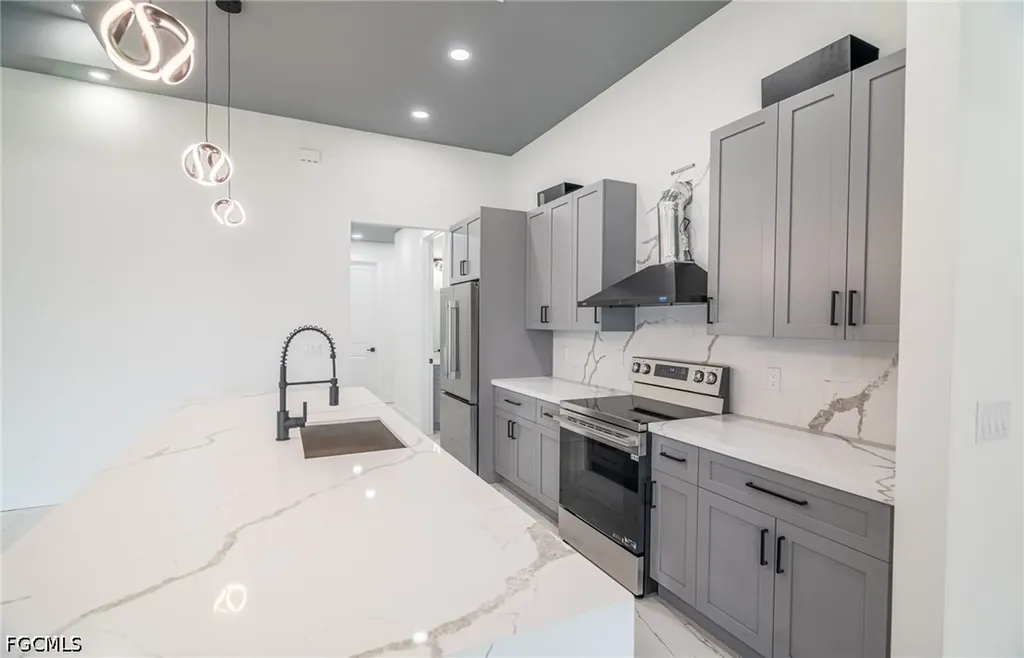 111 NW 6th Street Cape Coral FL 33993