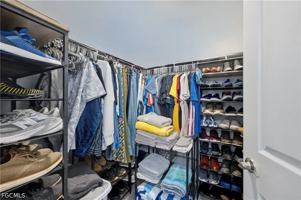 998 Enbrook Loop Naples FL 34114