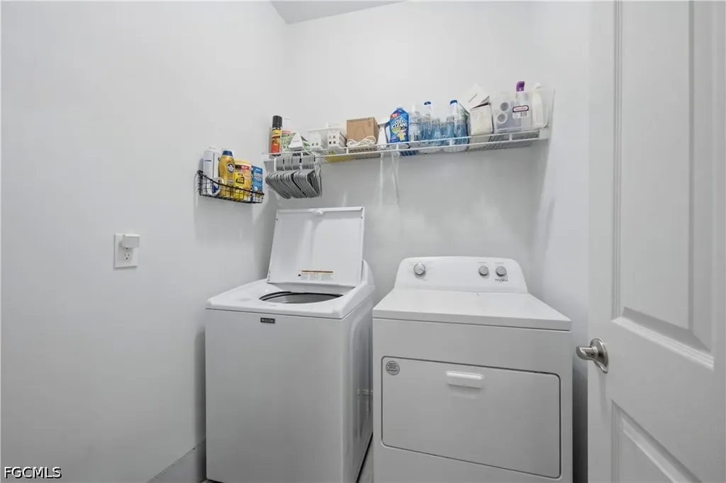 998 Enbrook Loop Naples FL 34114