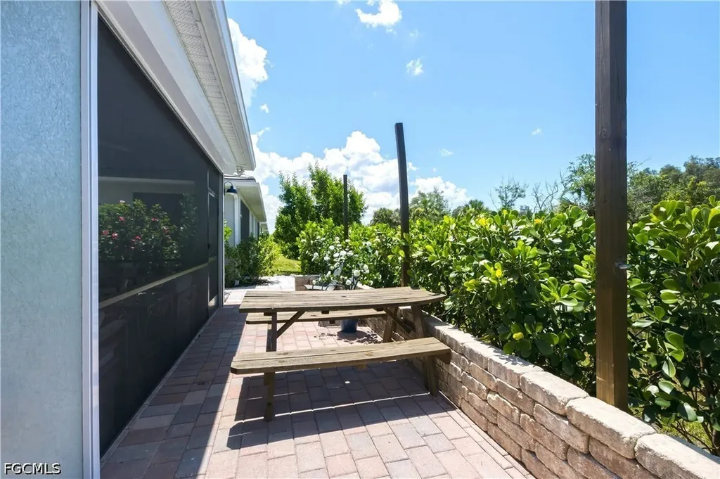 998 Enbrook Loop Naples FL 34114