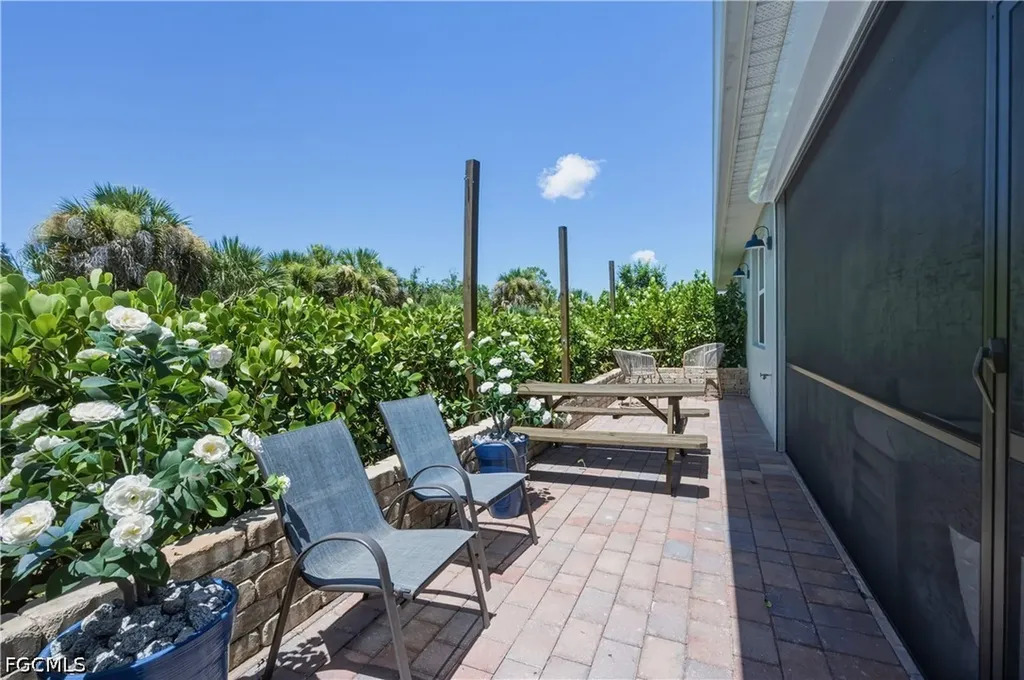 998 Enbrook Loop Naples FL 34114