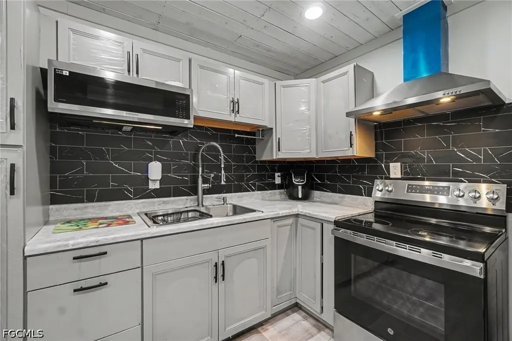 3728 Gasparilla Street St. James City FL 33956