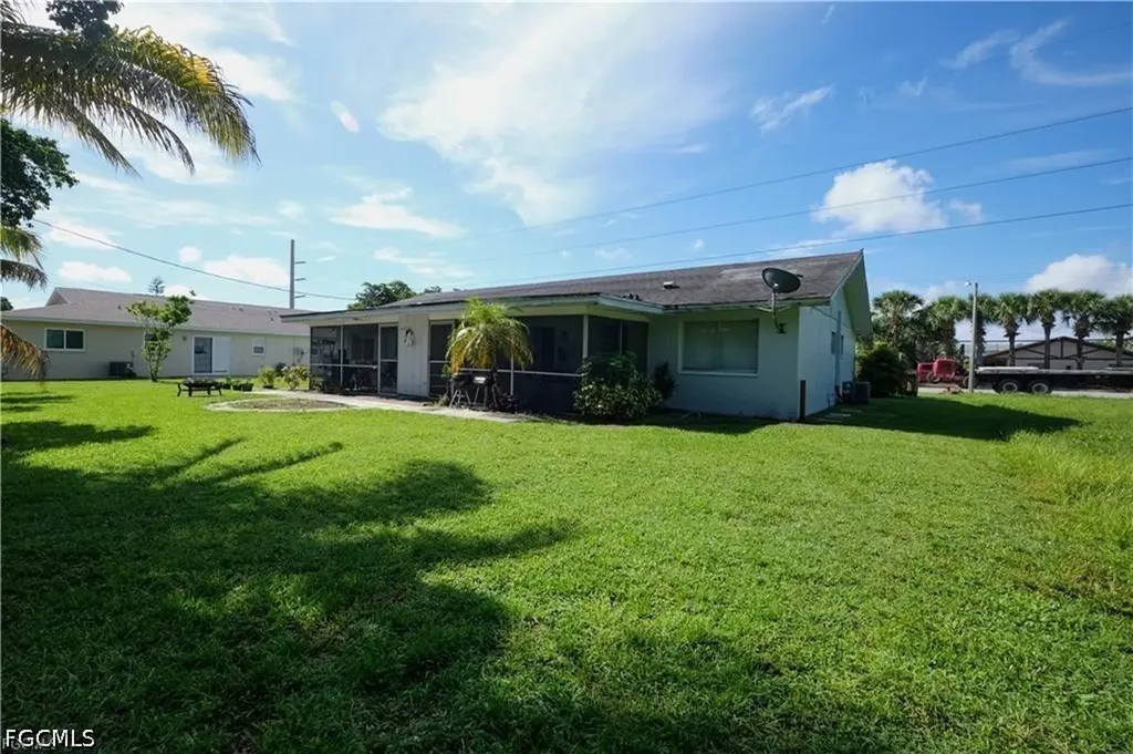 257 Cape Coral Parkway E Cape Coral FL 33904