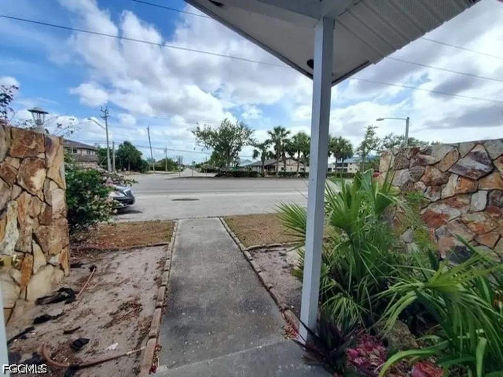 257 Cape Coral Parkway E Cape Coral FL 33904
