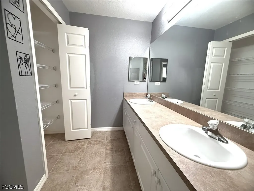302 NW 2nd Place Cape Coral FL 33993