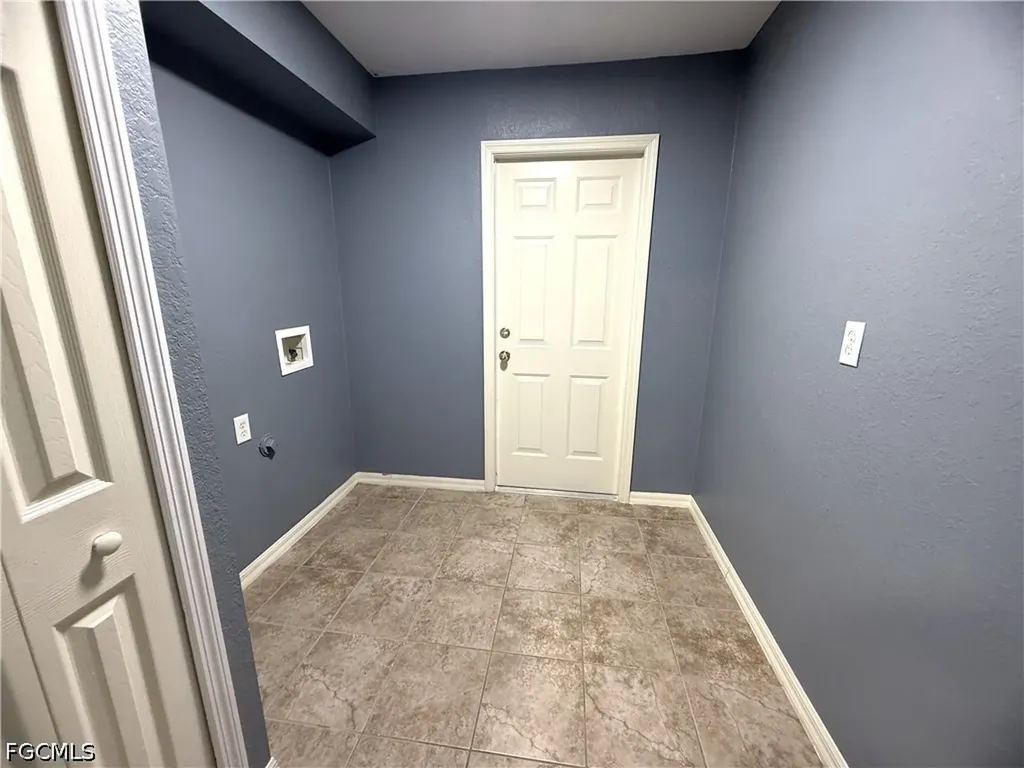 302 NW 2nd Place Cape Coral FL 33993
