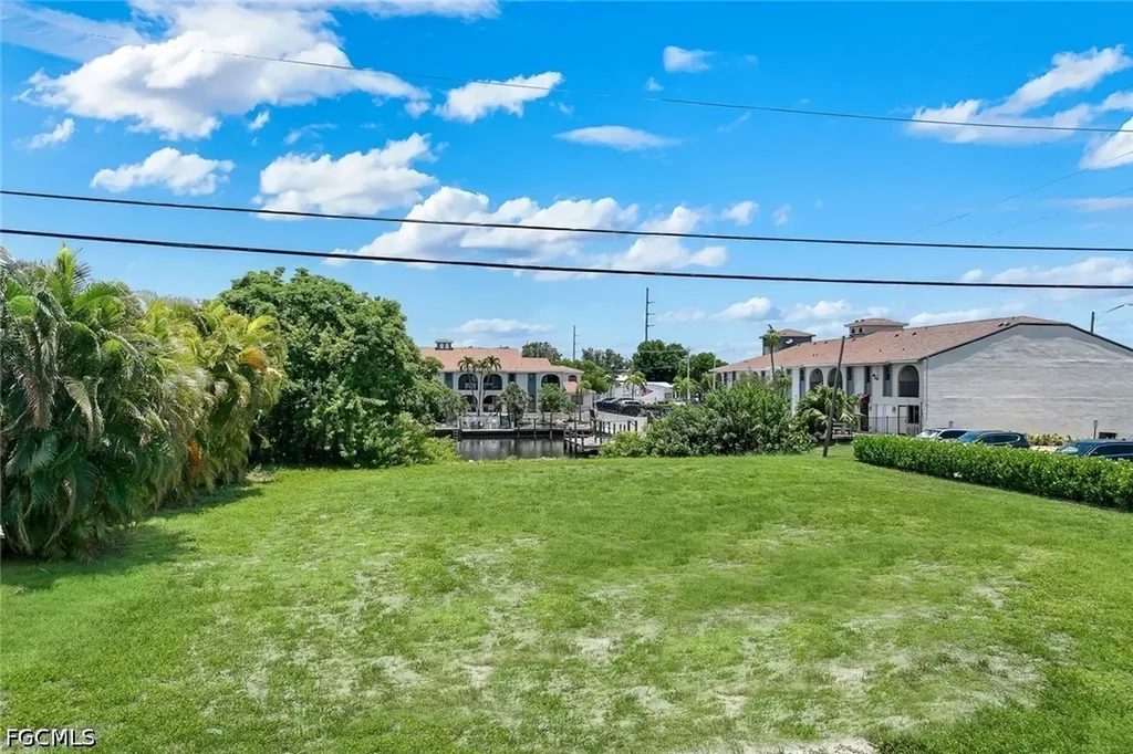 1523 SE 36th Terrace Cape Coral FL 33904