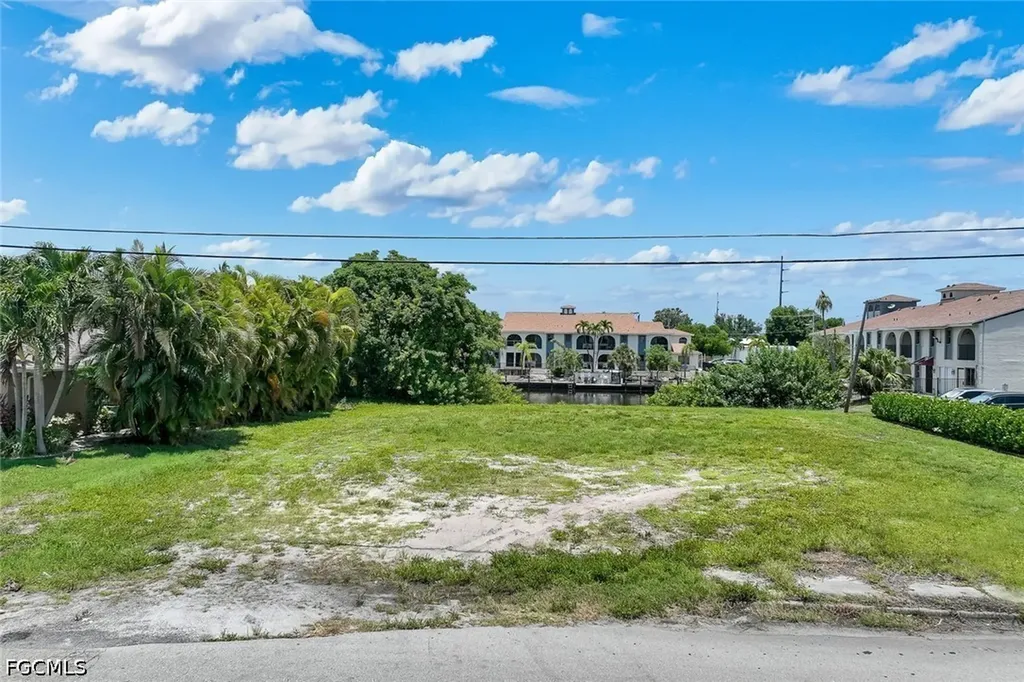 1523 SE 36th Terrace Cape Coral FL 33904