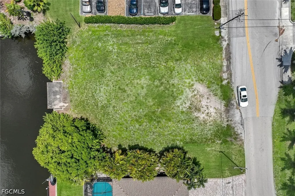 1523 SE 36th Terrace Cape Coral FL 33904