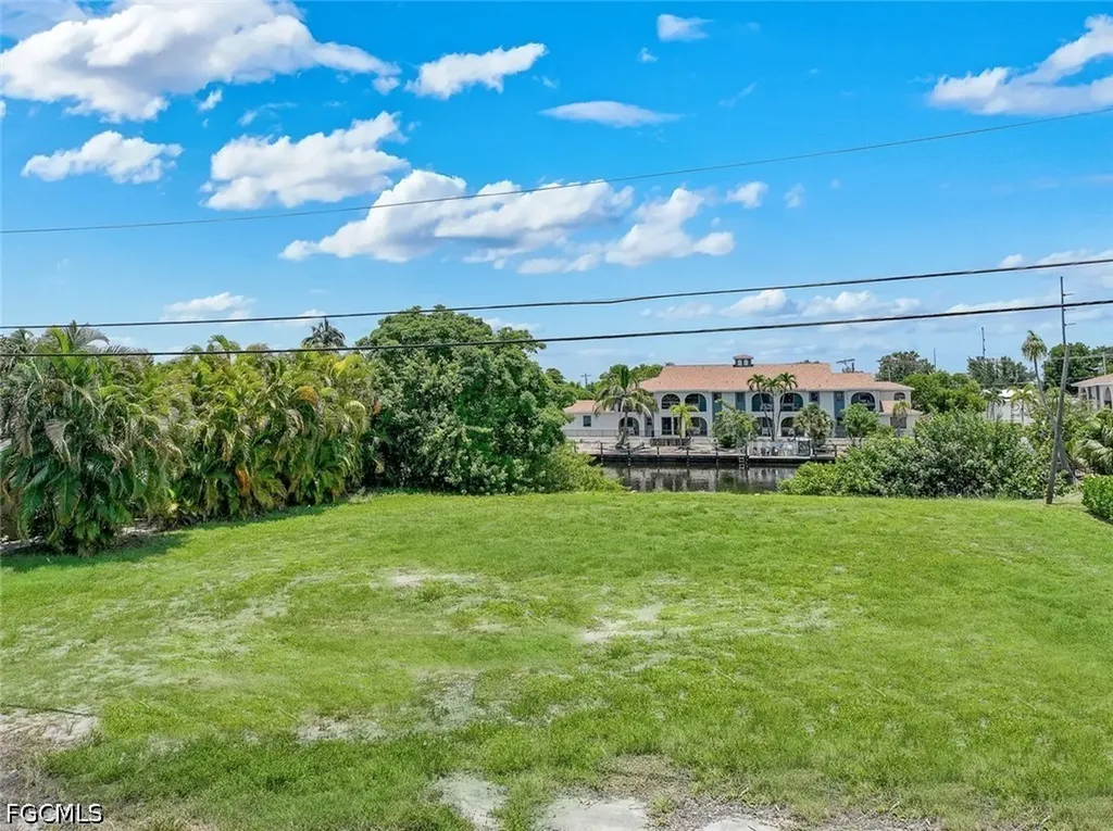 1523 SE 36th Terrace Cape Coral FL 33904