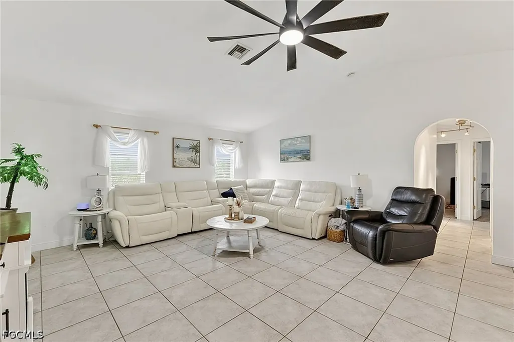 601 SE 19th Street Cape Coral FL 33990