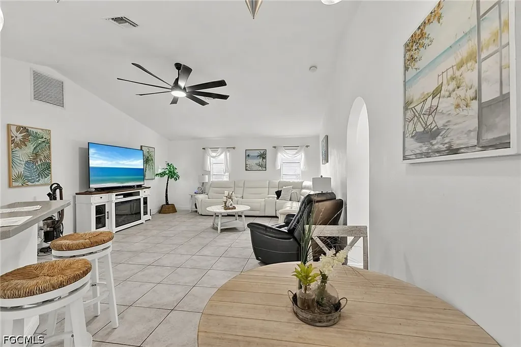 601 SE 19th Street Cape Coral FL 33990