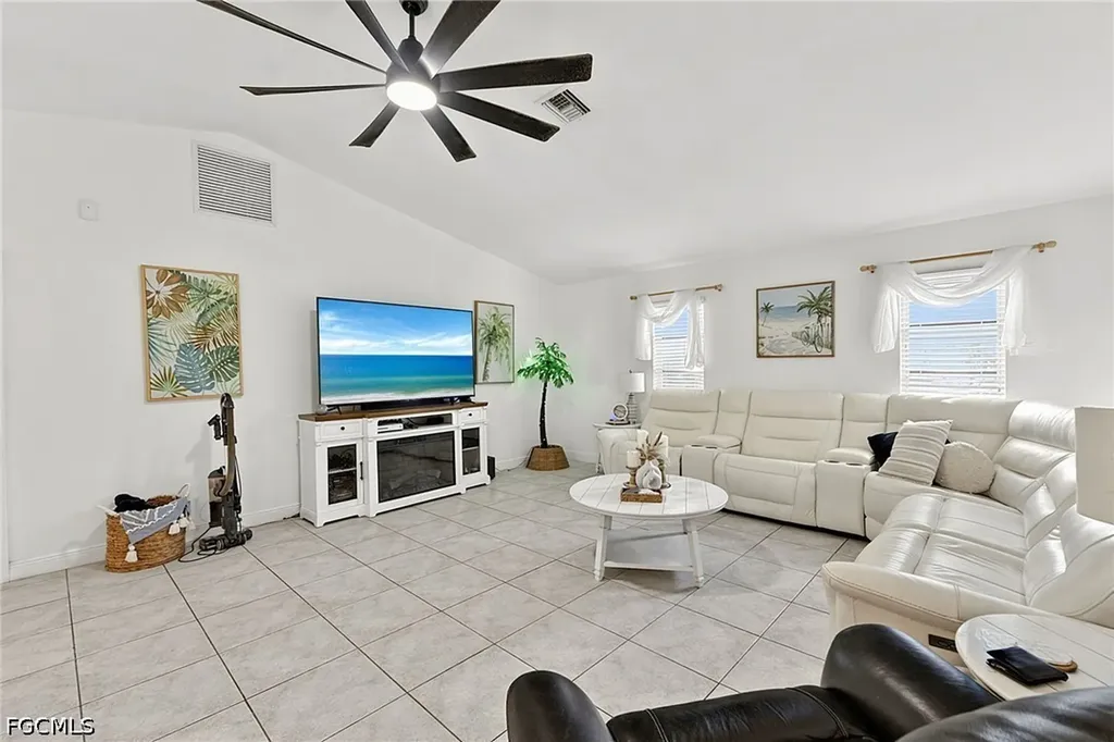 601 SE 19th Street Cape Coral FL 33990