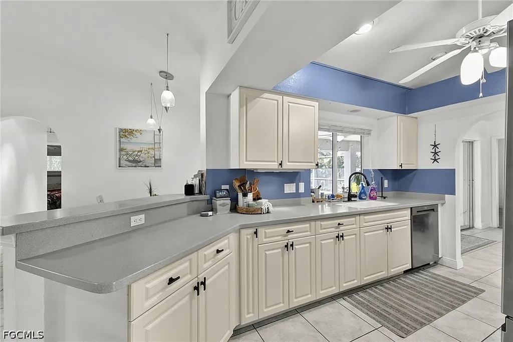 601 SE 19th Street Cape Coral FL 33990
