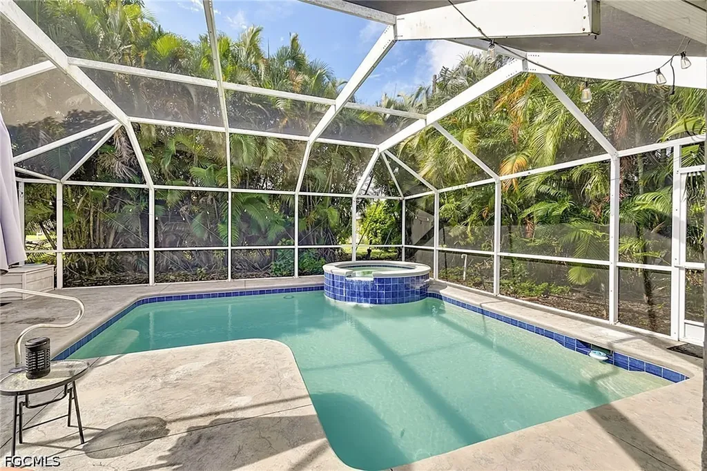 601 SE 19th Street Cape Coral FL 33990
