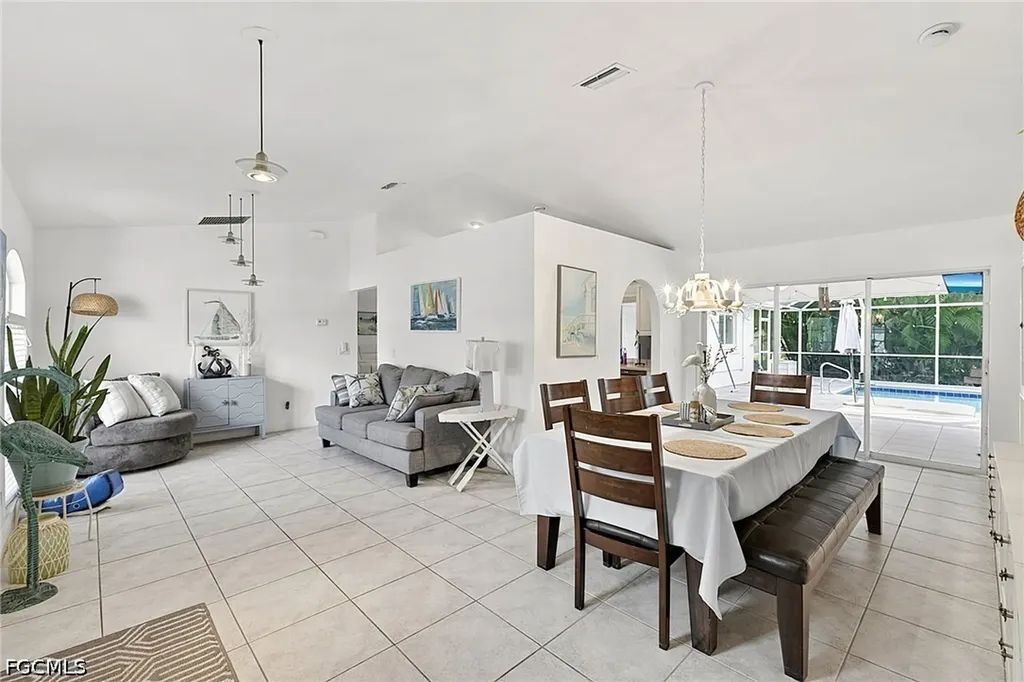 601 SE 19th Street Cape Coral FL 33990