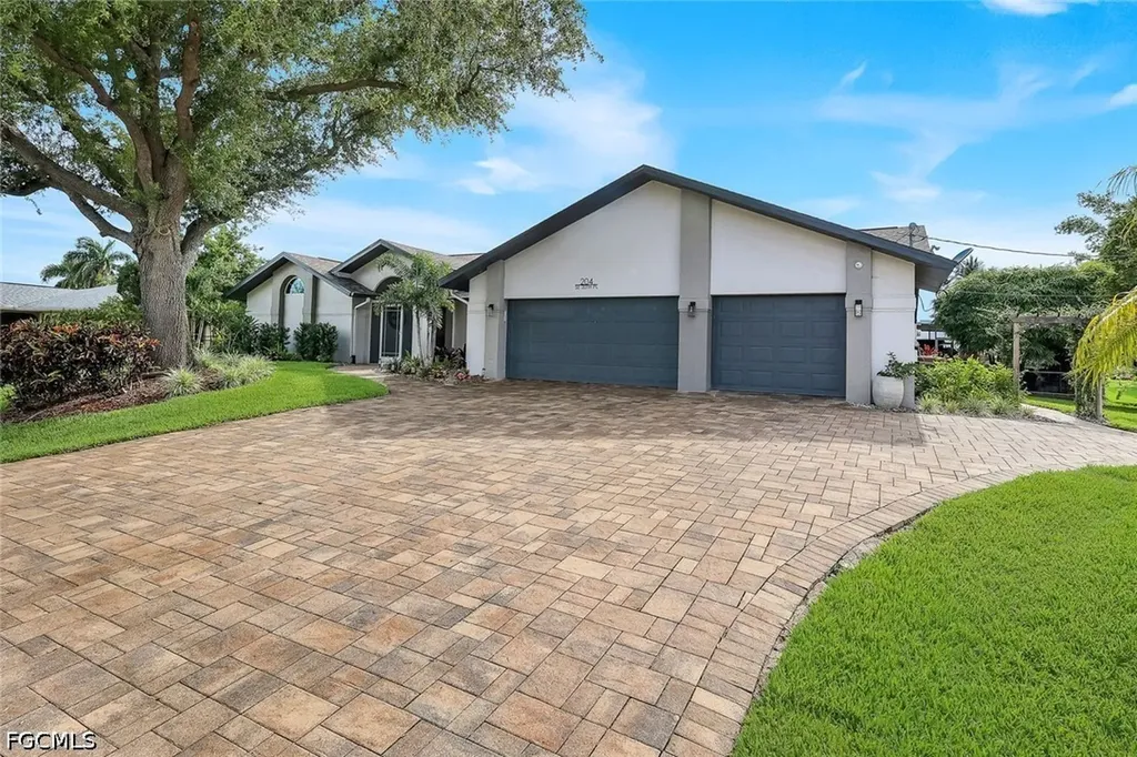 204 SE 20th Place Cape Coral FL 33990
