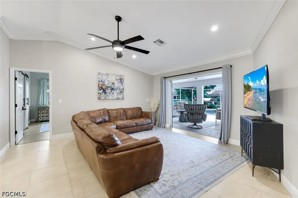 204 SE 20th Place Cape Coral FL 33990