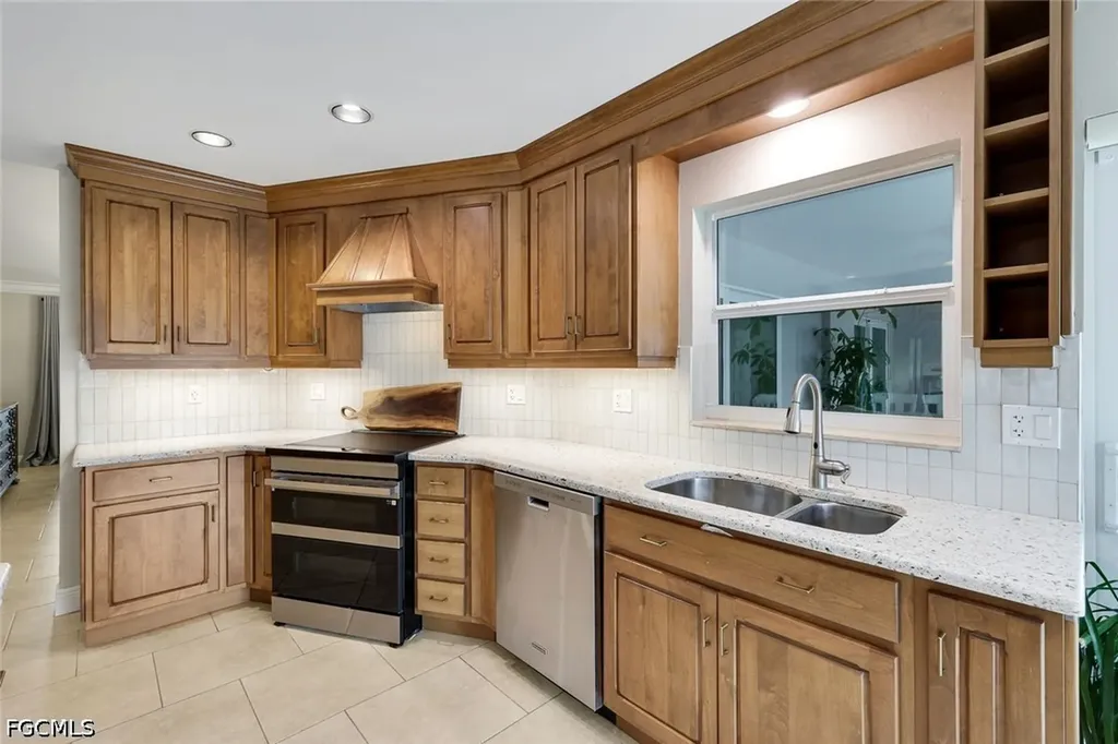 204 SE 20th Place Cape Coral FL 33990