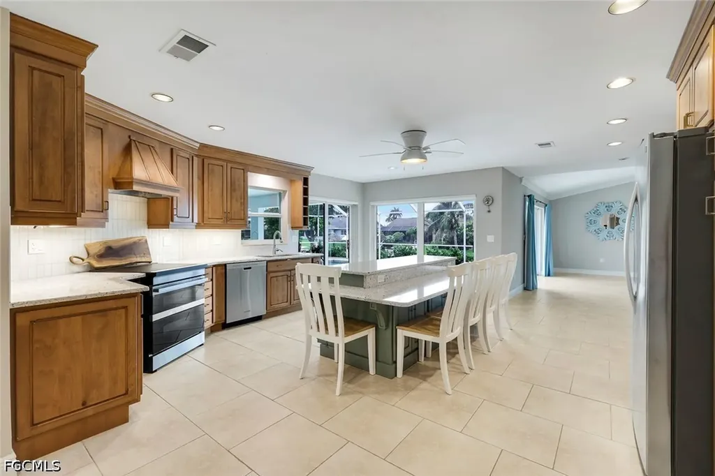204 SE 20th Place Cape Coral FL 33990