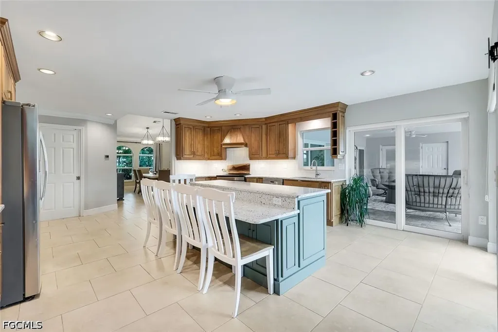 204 SE 20th Place Cape Coral FL 33990