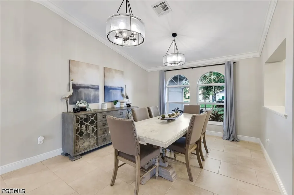 204 SE 20th Place Cape Coral FL 33990