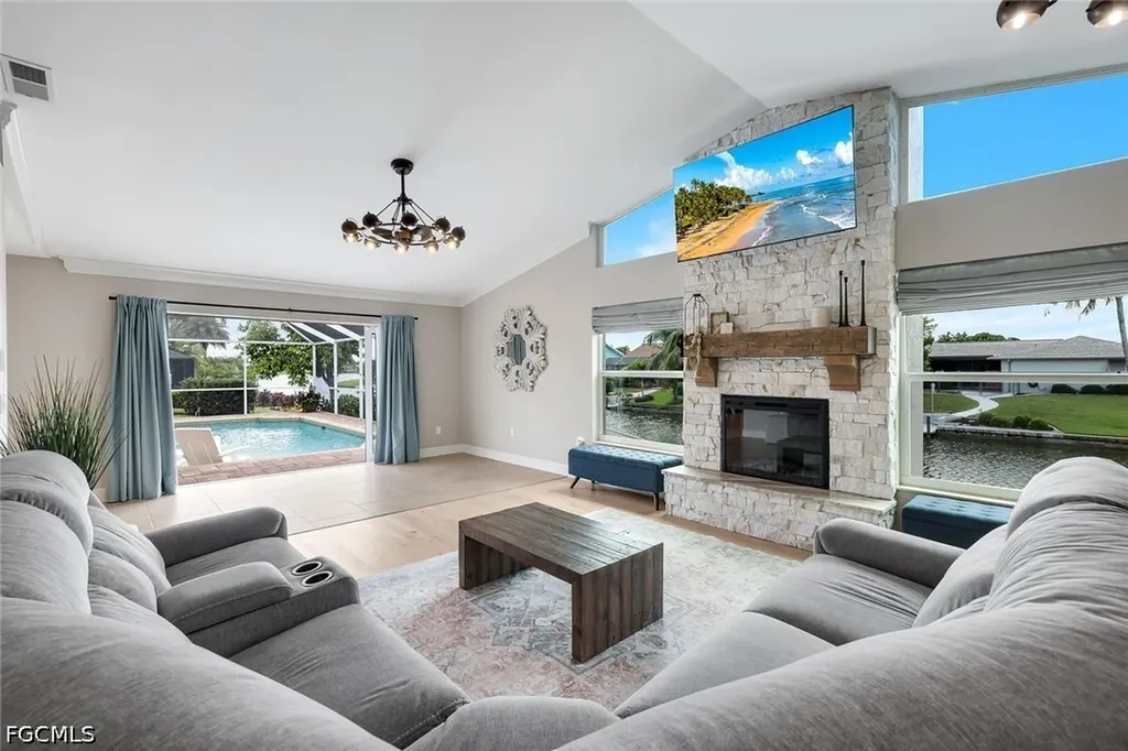 204 SE 20th Place Cape Coral FL 33990