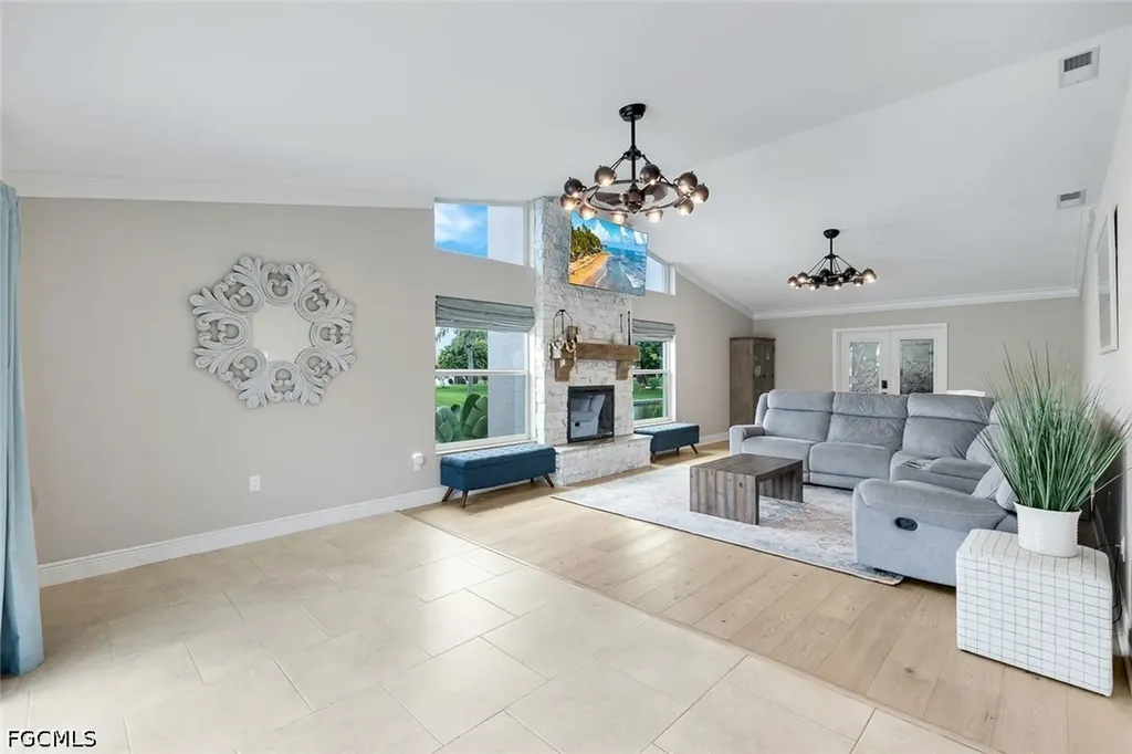 204 SE 20th Place Cape Coral FL 33990