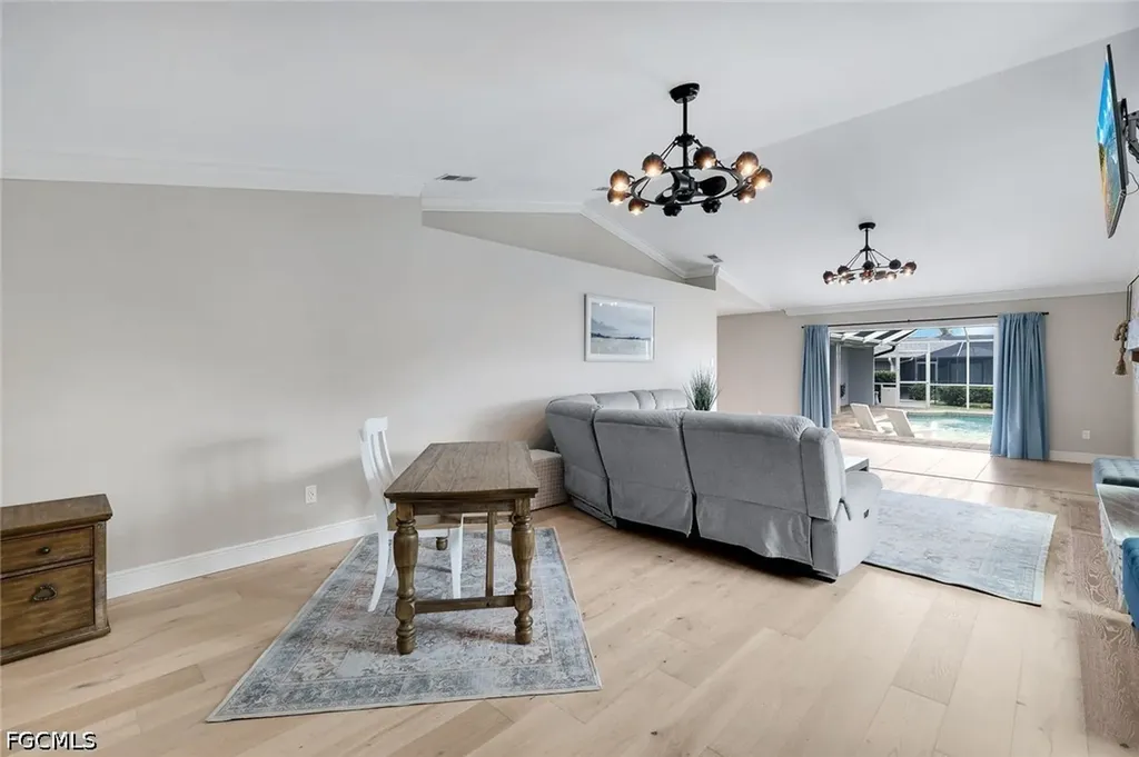 204 SE 20th Place Cape Coral FL 33990