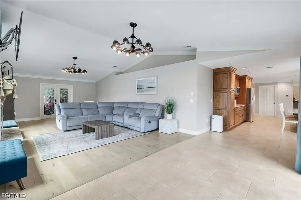 204 SE 20th Place Cape Coral FL 33990