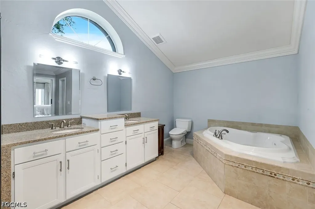 204 SE 20th Place Cape Coral FL 33990