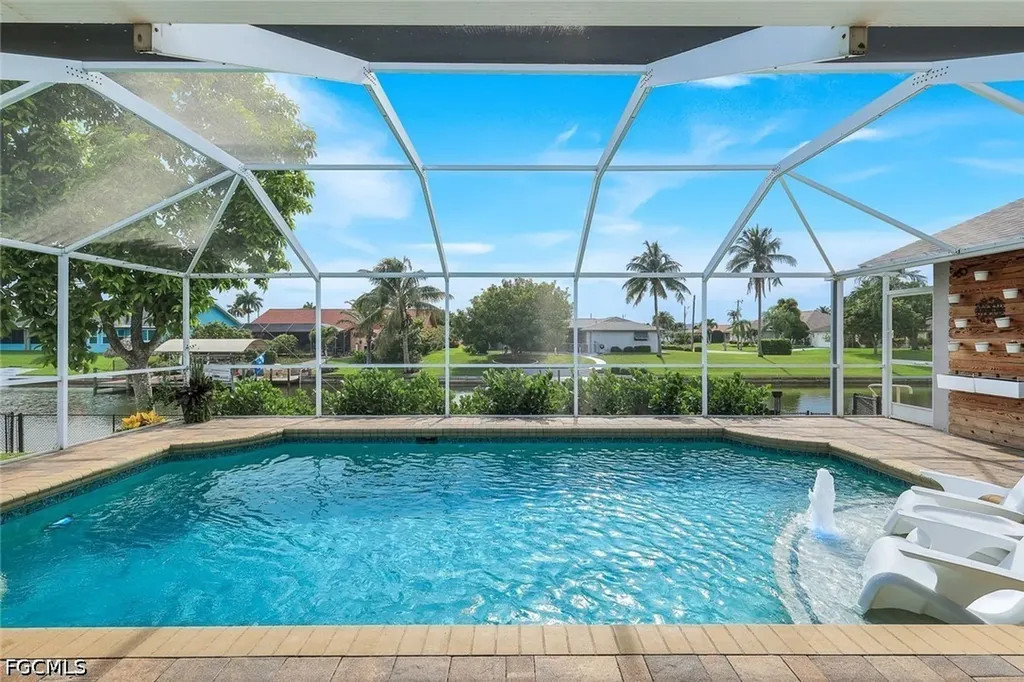 204 SE 20th Place Cape Coral FL 33990