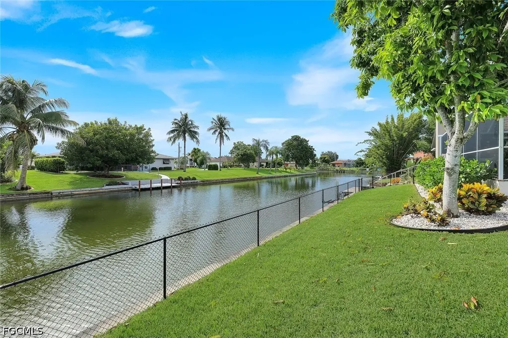 204 SE 20th Place Cape Coral FL 33990