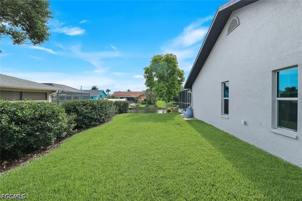 204 SE 20th Place Cape Coral FL 33990