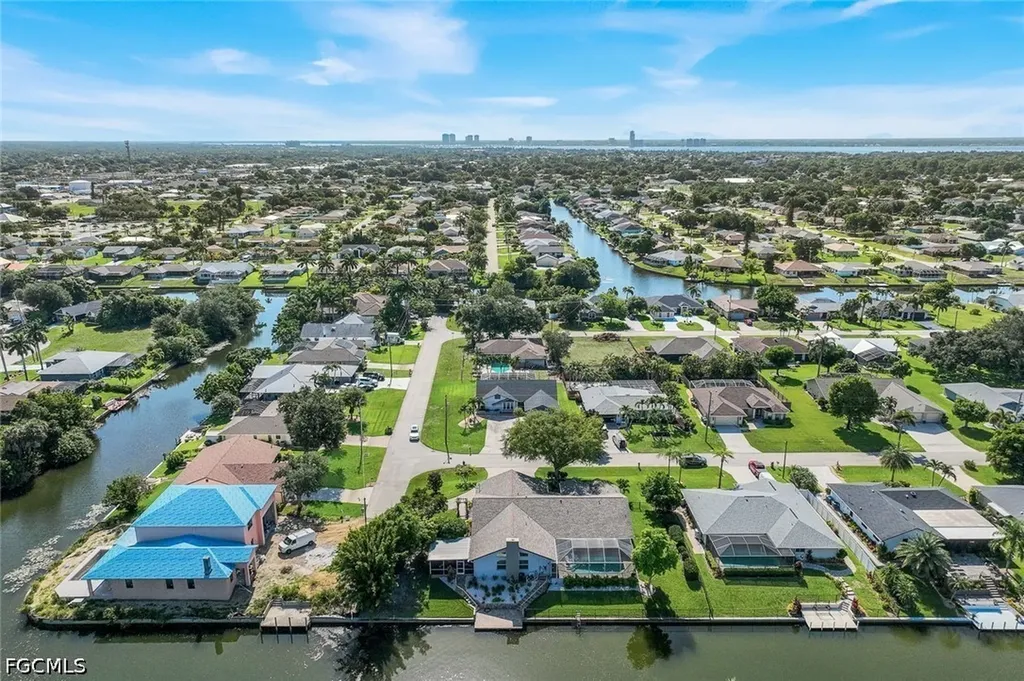 204 SE 20th Place Cape Coral FL 33990
